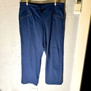The Black Dog women’s navy blue crop pants XL